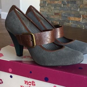 Not Rated grey suede shoe